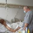 Няганские травматологи спасли попавшего под вездеход мужчину